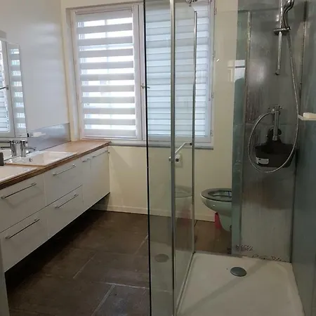 L'atelier Du Tailleur A 5 Mn Du Puy Du Fou *