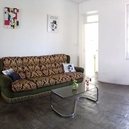 L'atelier Du Tailleur A 5 Mn Du Puy Du Fou Chambretaud