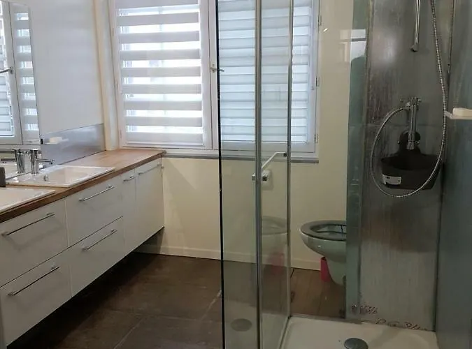 L'atelier Du Tailleur A 5 Mn Du Puy Du Fou *