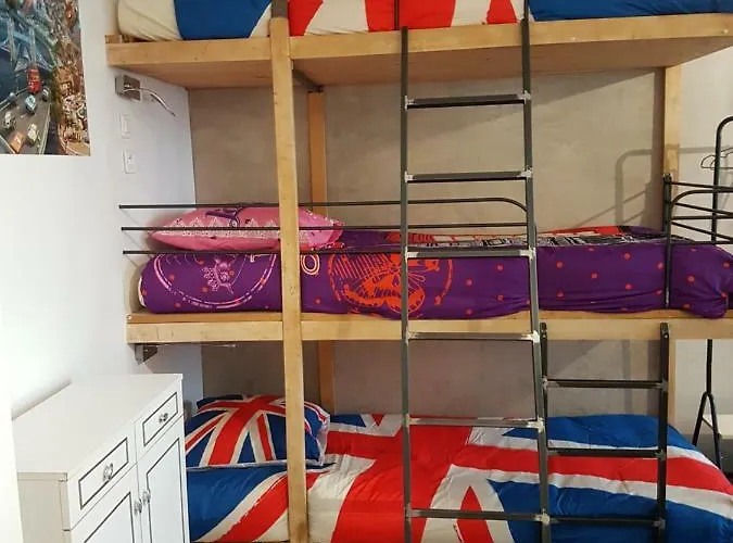 L'atelier Du Tailleur A 5 Mn Du Puy Du Fou *